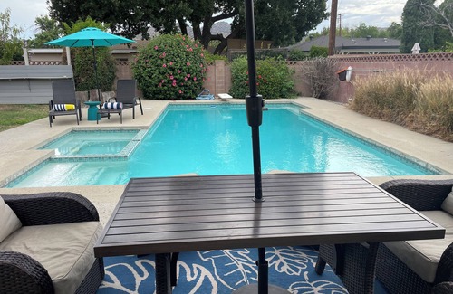 Chatsworth Maison | Relaxing 3 Bedroom, 2 Bathrooms. Large backyard, pool, jacuzzi + 2 patios, grill
