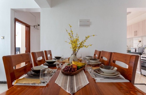 Kilimani Appartement | Relaxing 3 bedrooms with king bed and free parking located 5 min from a mall