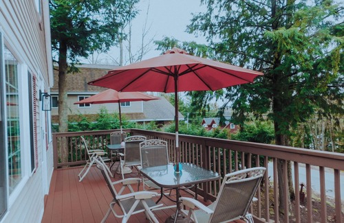 Gilmanton Maison | Charming 4-bedroom 2-bath lake house with private dock