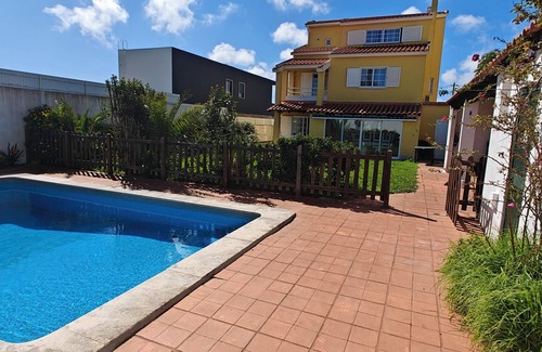 Linda-a-Velha Villa | Relaxing 5-Bedroom Villa with Private Pool, Outdoor Playground, Barbeque zona.