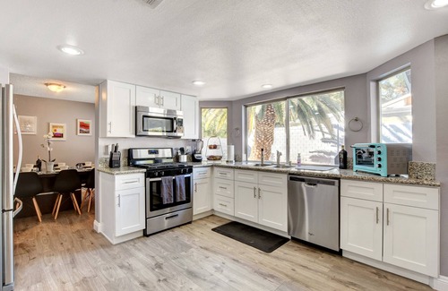 Paradise Maison | Animada 5bd / 4ba + piscina / sauna / barbacoa, 10 minutos a Strip