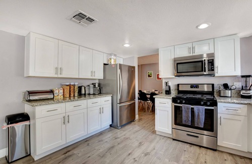 Paradise Maison | Animada 5bd / 4ba + piscina / sauna / barbacoa, 10 minutos a Strip