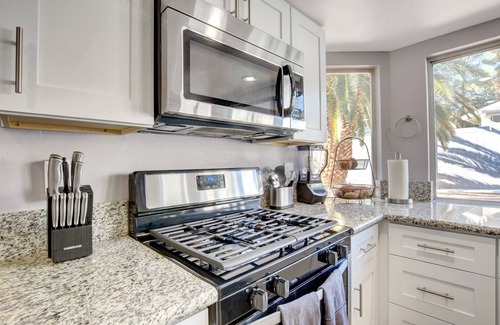 Paradise Maison | Animada 5bd / 4ba + piscina / sauna / barbacoa, 10 minutos a Strip