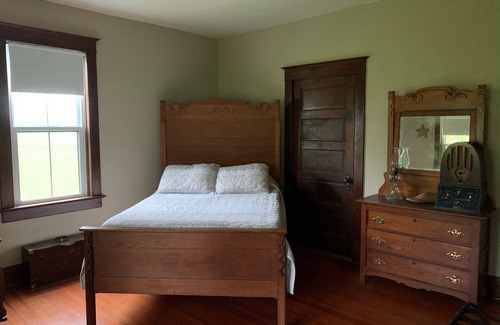 Hermann Autre | Relaxing and cozy farmhouse a few miles from the town of Hermann!