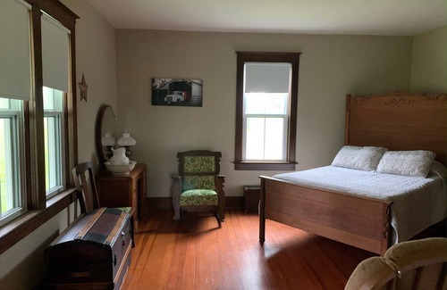 Hermann Autre | Relaxing and cozy farmhouse a few miles from the town of Hermann!