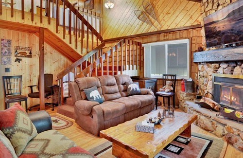 Sugarloaf Cabine | Relaxing and Serene Forested Family Retreat with Private Hot Tub
