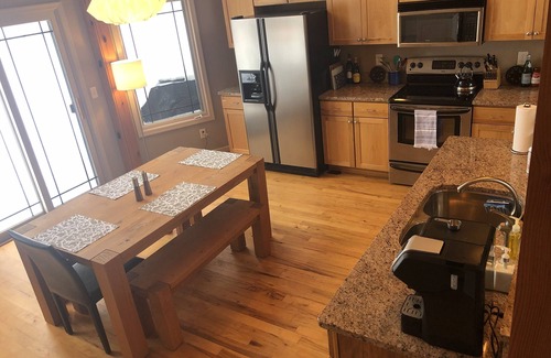 Chestnut Springs Cabine | Relaxing and Quiet Retreat at Wintergreen