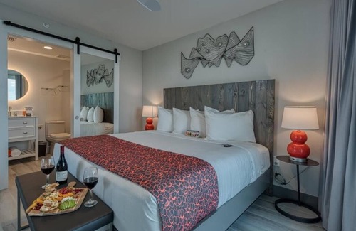 Treasure Island Hôtel | Relaxing Beach Getaway! Suite w/ Kitchen & Balcony | Pool, Free Parking!