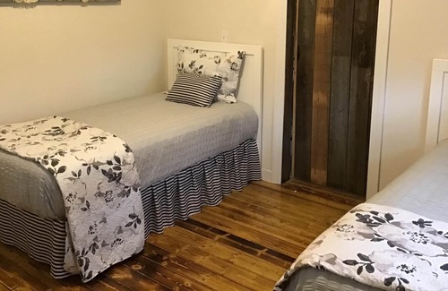 Robinsonville - Tunica Maison | RELAXING & BEAUTIFUL Log Cabin home 4 Bedroom 3 Bathroom Lakeside