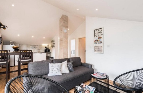 Trilj Maison | Relaxing Bisko Retreat with Outdoor Pool, Furnished Terrace and BBQ - Four Bedroom Holiday Home