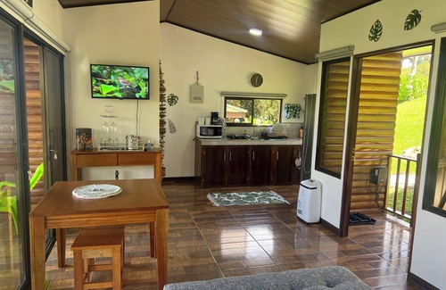 San Ramon Cabine | Relaxing cabin surrounded by an abundance of nature/Un lugar de paz y privacidad