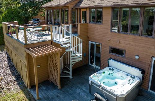 Hollowville Maison | Relaxing Catskill Escape- Mountain Views - Hot Tub - Fire Pit - Heated Pool