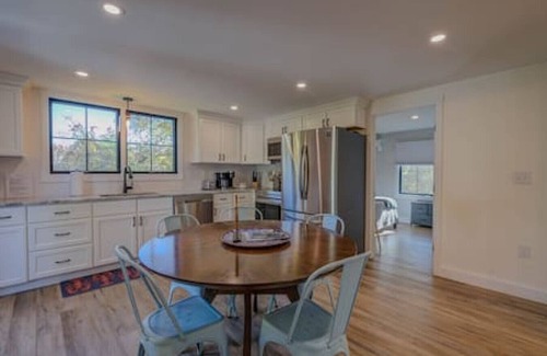 Wells Cabine | Relaxing Coastal Escape Near Beaches with Hot Tub