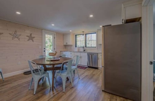 Wells Cabine | Relaxing Coastal Escape Near Beaches with Hot Tub