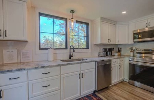 Wells Cabine | Relaxing Coastal Escape Near Beaches with Hot Tub