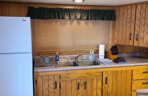 Iola Cabine | Relaxing Cottage Steps From the Lake