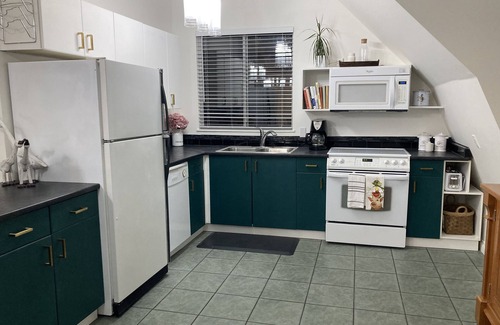 North Saanich Maison | Relaxing Country Retreat close to all amenities. Great for the whole family!