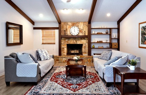 Fish Hawk Autre | Relaxing Country Farmhouse with Hot Tub 4br/2ba, Sleeps 10, Equine Friendly