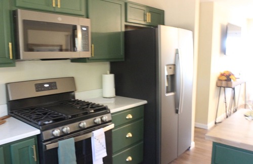 Oil City Maison | Relaxing country home 2 minutes from Caddo Lake!!! Pet Friendly!