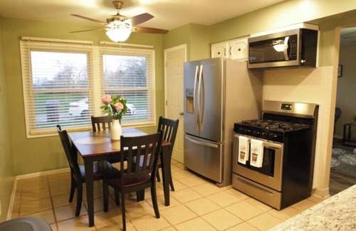 Saint Marys Allen County Maison | Relaxing Cozy home Bedrooms available or open to renting entire place
