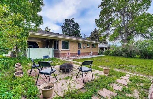 Westminster Maison | Relaxing Dog-Friendly House w/ a King Bed, Ping-Pong Table, Dog Door to Backyard