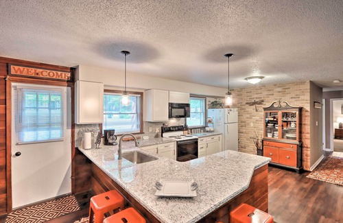 Sybertsville Maison | Détente Eagle Rock Resort Home - 1 pâté de maisons du lac!