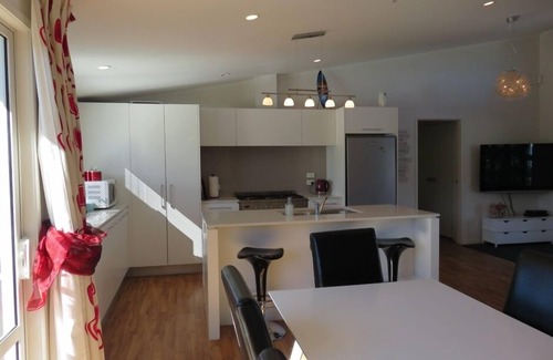 Whangapoua Maison | Les mers le jour. Famille moderne bach.
