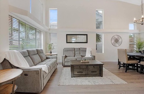 Val Vista Lakes Maison | Relaxing Family Oasis w/Heated Pool, Putting Green