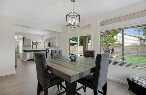 Val Vista Lakes Maison | Relaxing Family Oasis w/Heated Pool, Putting Green