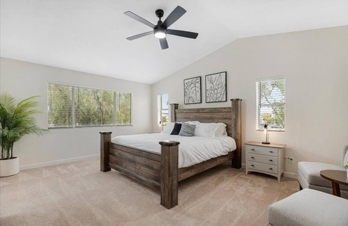 Val Vista Lakes Maison | Relaxing Family Oasis w/Heated Pool, Putting Green