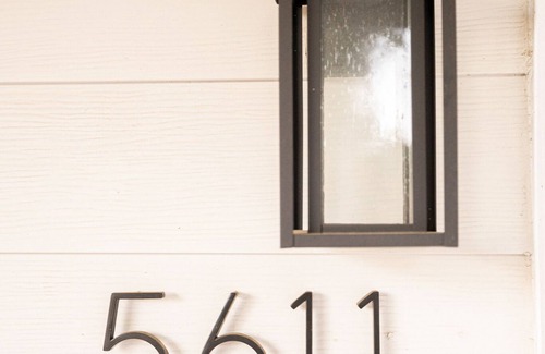 Southeast Maison | Relaxing Family Retreat: 4BR, King Bed, Fire Pit