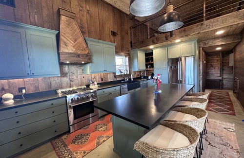Panola Maison | Relaxing gameday or hunting retreat on 150 acres w/ loft