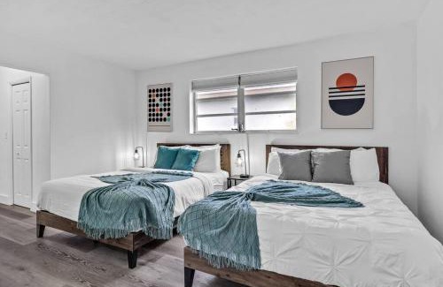 Miramar Villa | Relaxing Getaway 4 Bedroom, Pool and 18 minutes to the Beach