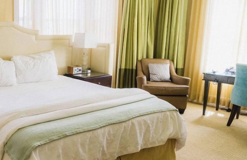 Goose Hollow Hôtel | Relaxing Getaway Awaits! 2 Stylish Units, Pet-friendly, Near Japanese Garden!