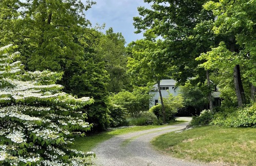 New Preston Maison | Relaxing Getaway by Lake Waramaug