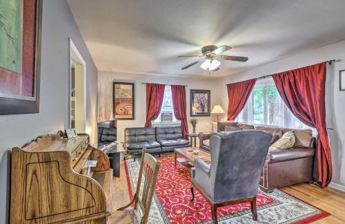 Golden Maison | Relaxing Golden Getaway with Grill Less Than 1 Mi to Town!
