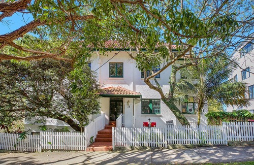 Bellevue Hill Appartement | Relaxing Home in Coastal Colours. Close to Bondi Beach.