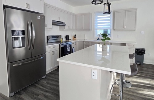 Port Stanley Maison | Relaxing Home Kokomo Beach Area, Sleeps 12, Pet-Friendly, Near Beach & Downtown