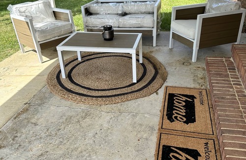 Thomasville Maison | Relaxing home minutes from downtown Thomasville, big backyard fire pit, & grill