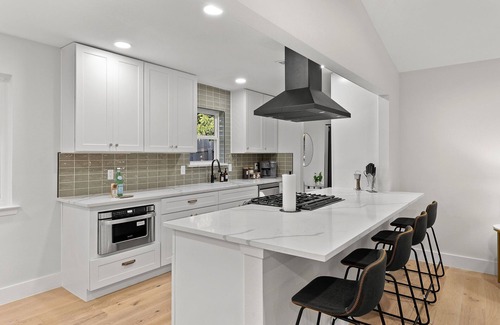 Buckner Terrace - Everglade Park Maison | Relaxing home with heated Pool and Spa & photo wall