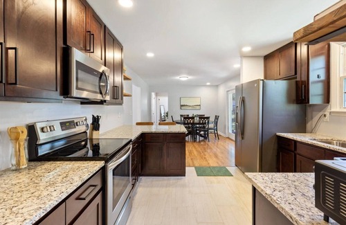 Hendersonville Maison | Relaxing House near the Lake!