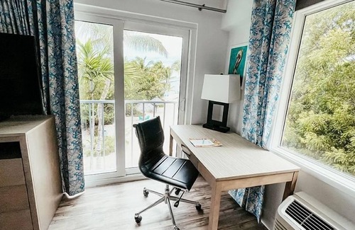 Key Largo Hôtel | Relaxing King Stay w/Sunset Views! Pet Friendly, Free Parking!