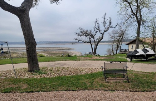 Rocky Ridge Appartement | Relaxing Lake Travis waterfront apartment with boat launch