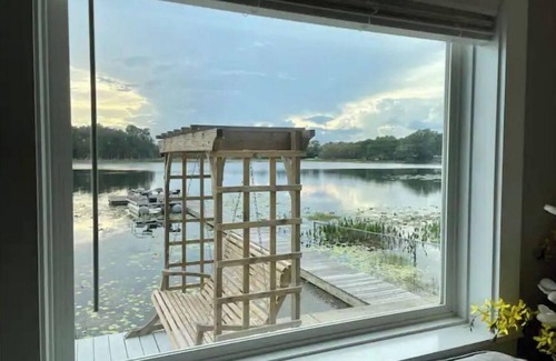 Edgar Maison | Relaxing Lakefront Cottage