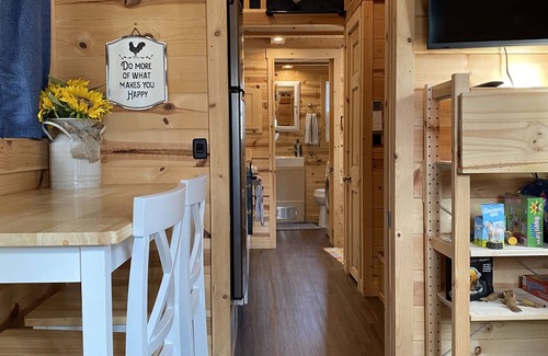 Lutz Maison | Relaxing Lakefront Farm Tiny Home