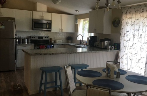 Port Orchard Maison | Relaxing Lakeside Retreat (not accepting reservations at this time)