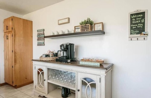 Penn Yan Maison | Relaxing Lakeview Retreat! Pool, Hot Tub, Firepit, Gameroom Perfect for Groups,