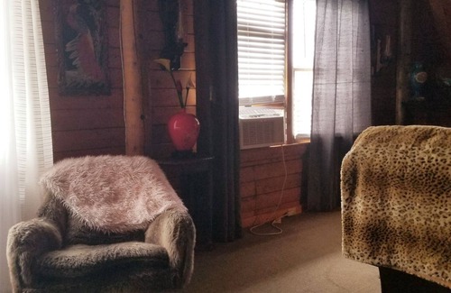 Greenwich Cabine | Relaxing Lavender Farm Cabin Studio Apt. (pet friendly)