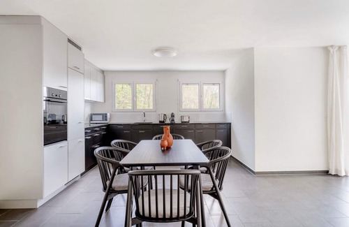 Center Appartement | Relaxing Leimbach 2BR w/ Storage & Shared Garden, nr Train, by Blueground