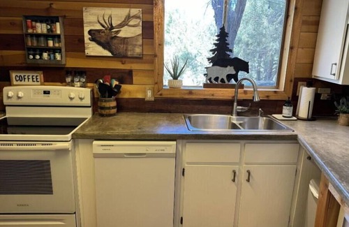 Payson Cabine | Relaxing Mountain Getaway, Rivers, Fishing, Trails, Waterfalls, Hiking, Cabin